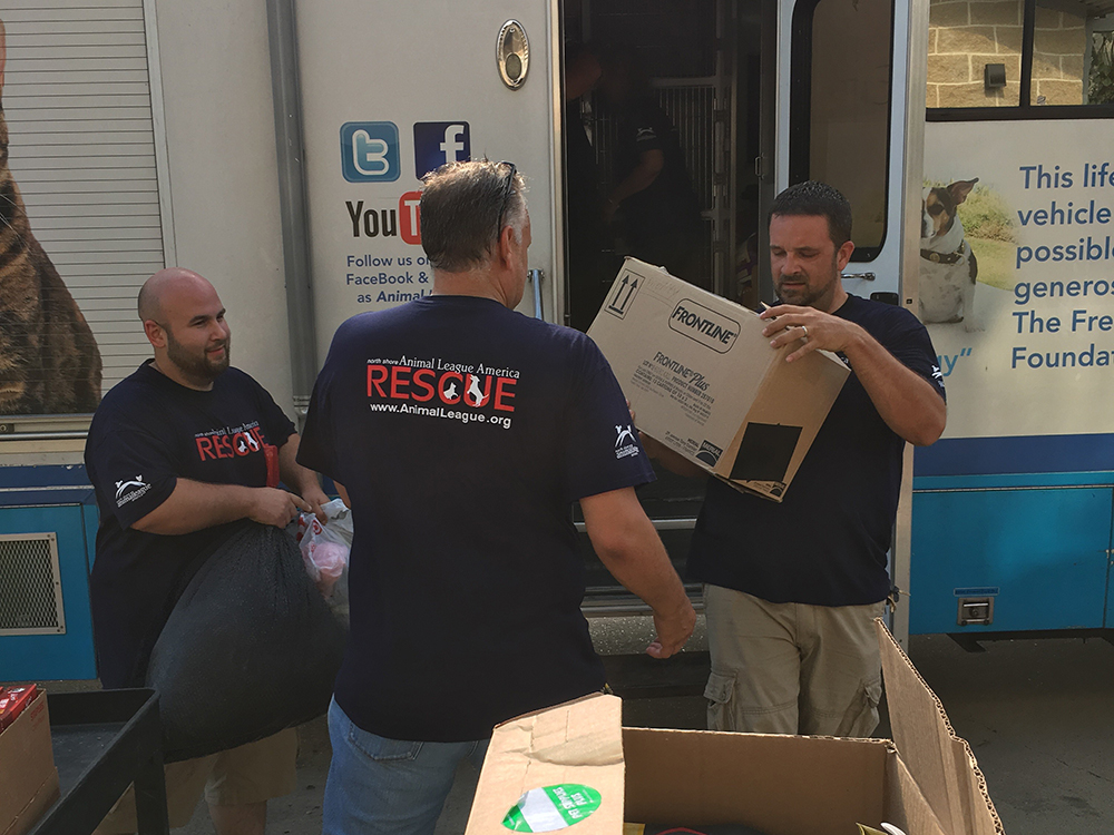 rescue-harvey-update-unloading-090417