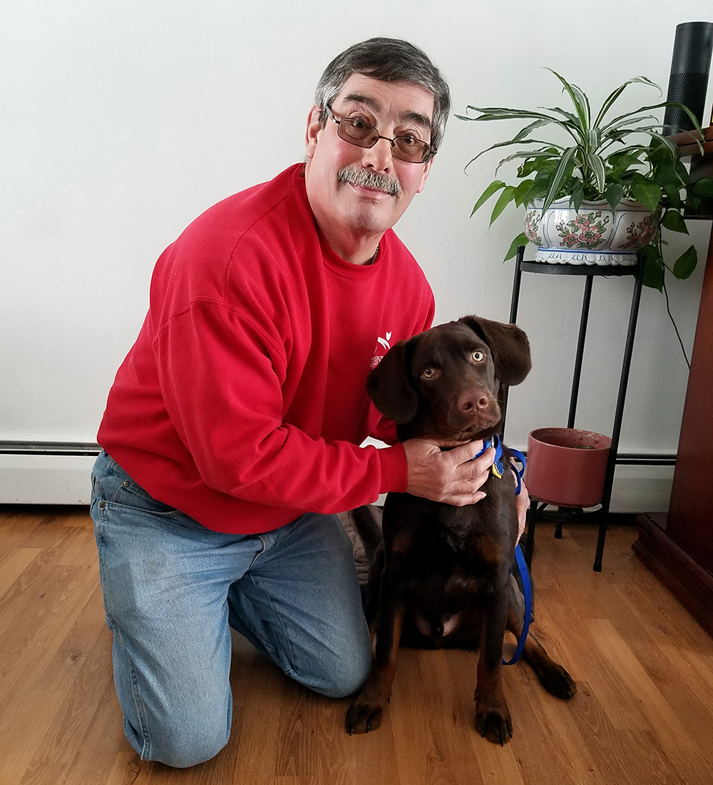 volunteer-month-2018-wk1-robert-fernandez-at-home